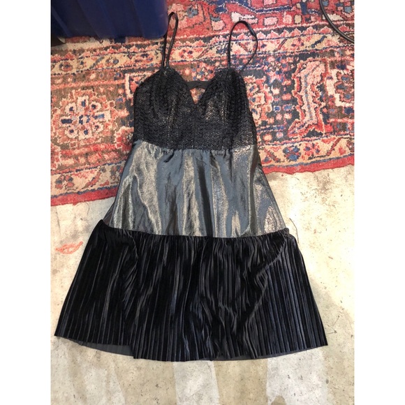 Lost Ink Blk strappy lace panel drop hem dress - Picture 2 of 7